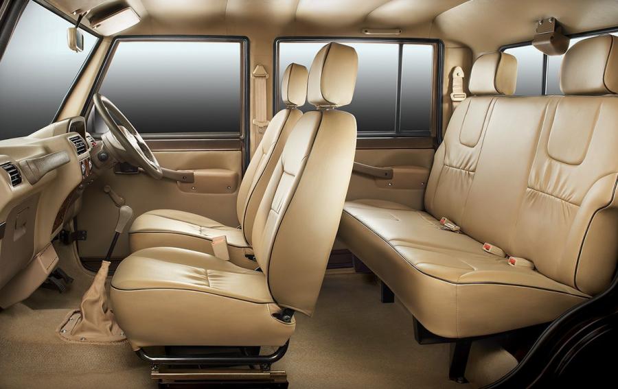 Интерьер Mahindra Bolero Camper Gold VX 2014 года  (фото 6 из 6)